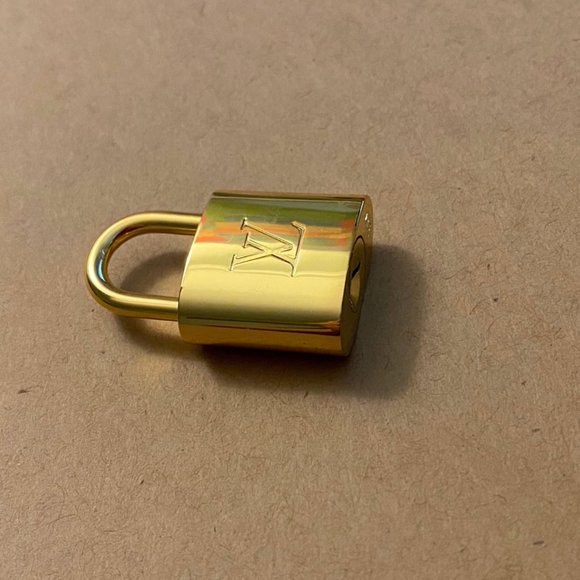 Louis Vuitton Lock with Box Link Chain Necklace - Picture 5 of 6